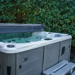 Wellness Latour | 2 Saunas, Jacuzzi & Grill Kota | 18 Guests * Oirschot