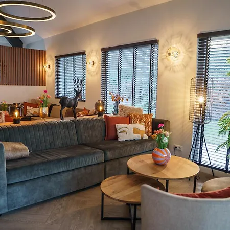 Wellness Latour | 2 Saunas, Jacuzzi&grill Kota | 18 Guests Oirschot