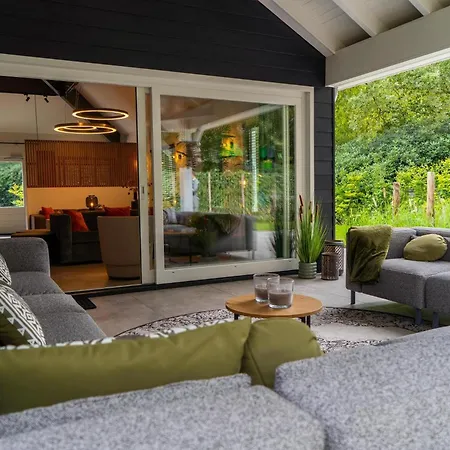 Wellness Latour | 2 Saunas, Jacuzzi&grill Kota | 18 Guests Oirschot