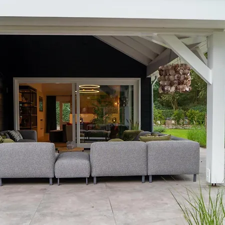 Wellness Latour | 2 Saunas, Jacuzzi & Grill Kota | 18 Guests בית נופש