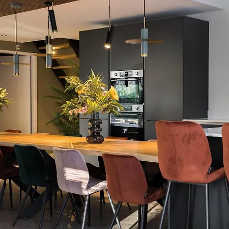 Wellness Latour | 2 Saunas, Jacuzzi & Grill Kota | 18 Guests בית נופש *